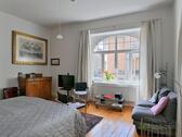 Kommode, TV und Sofa - (EF1255_M) Weimar: Westvorstadt, zentrumsnahes möbliertes Apartment in ruhiger Seitenstraße, Service inklusive