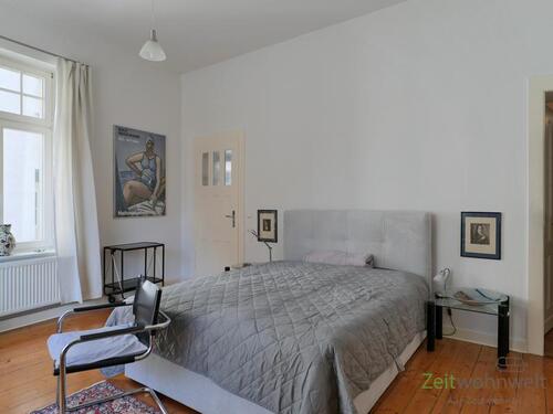 breites Bett - 1 Zimmer Etagenwohnung in Weimar