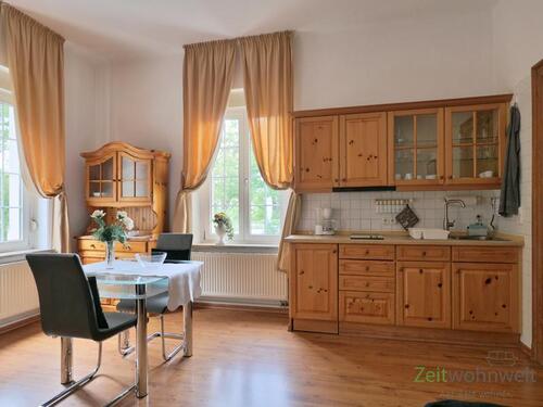 Küchenzeile im Wohnzimmer - 2 Zimmer Etagenwohnung in Dresden