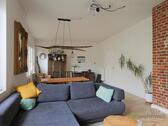 großes Ecksofa - 3 Zimmer Etagenwohnung in Kassel