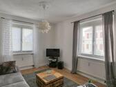 Blick ins Wohnzimmer - 2 Zimmer Etagenwohnung zur Miete in Dresden