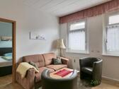 Sessel und Sitzecke - 2 Zimmer Etagenwohnung zur Miete in Halle (Saale)