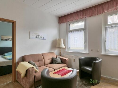 Sessel und Sitzecke - 2 Zimmer Etagenwohnung zur Miete in Halle (Saale)