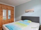Kleiderschrank im Schlafzimmer - Etagenwohnung mit 40,00 m&sup2; in Halle (Saale) zur Miete