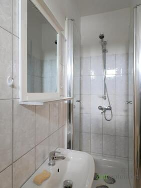 Blick zur Dusche - 