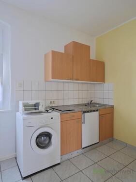 kleine Küchenzeile und Waschmaschine - 