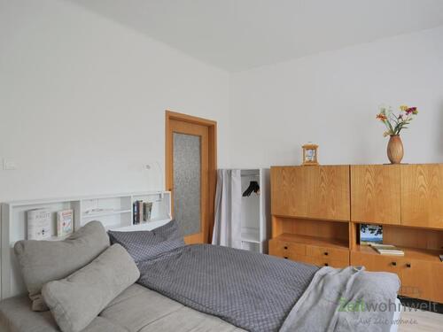 Blick ins linke Schlafzimmer - Etagenwohnung mit 68,00 m&sup2; in Dresden zur Miete