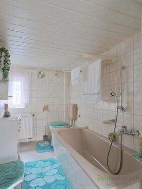 Wanne im unteren Bad - 