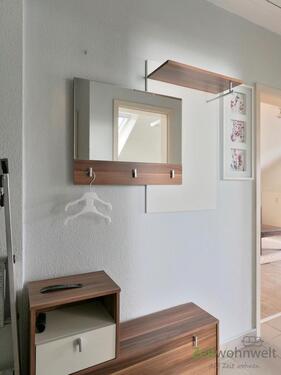 kleiner Flur mit Garderobe - 