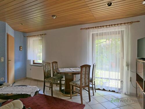 Esstisch im Wohnzimmer - 2 Zimmer Etagenwohnung in Erfurt