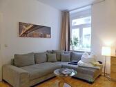 große Wohncouch - (EF0583_M) Erfurt: Andreasvorstadt, möblierte 3-Zimmer-Wohnung im Hochparterre, Parkettböden, WLAN