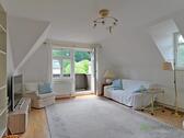 Wohnzimmerblick zum Balkon - 3 Zimmer Etagenwohnung zur Miete in Dresden