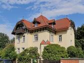 Außenansicht - (EF0335_M) Dresden: Klotzsche, möblierte 3-Zimmer-Etagenwohnung mit Balkon im traumhaft schönen Villenviertel, WLAN inkl