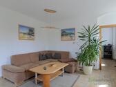 Blick ins Wohnzimmer - 2 Zimmer Etagenwohnung zur Miete in Dresden