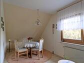 Esstisch im Wohnzimmer - 2 Zimmer Etagenwohnung zur Miete in Dresden
