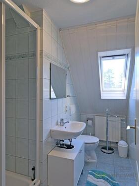 Bad mit Dusche - 