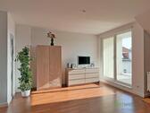 Kleiderschrank, TV und Balkon - (EF0953_M) Dresden: Leubnitz-Neuostra, hübsches, neu möbliertes Apartment mit Balkon, WLAN und Grundreinigung inklusive