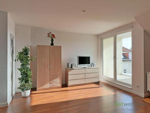 Kleiderschrank, TV und Balkon - (EF0953_M) Dresden: Leubnitz-Neuostra, hübsches, neu möbliertes Apartment mit Balkon, WLAN und Grundreinigung inklusive