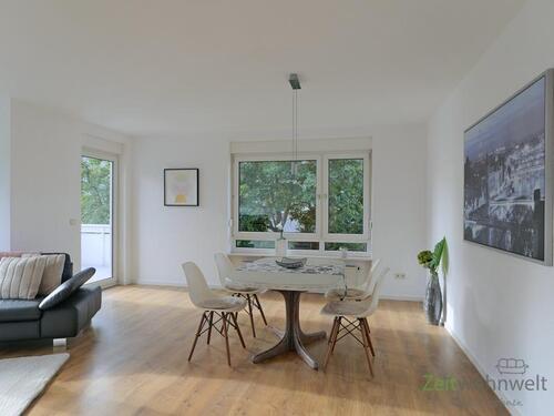 Esstisch im Wohnzimmer - (EF1075_M) Kassel-Stadt: Bad Wilhelmshöhe, neu möblierte 3-Zimmer-Wohnung in phantastischer Wohnlage, Balkon
