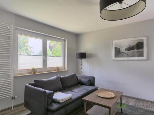 Blick ins Wohnzimmer - (EF1402_M) Kassel-Stadt: Wehlheiden, möblierte 2,5-Zimmer-Wohnung mit Balkon in ruhiger Nebenstraße