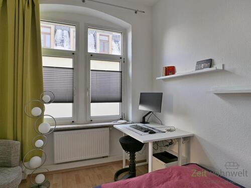 kleiner Schreibtisch mit Bildschirm - Etagenwohnung mit 38,00 m&sup2; in Dresden zur Miete