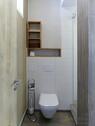 Duschbad-Blick zum WC - 1 Zimmer Etagenwohnung in Erfurt