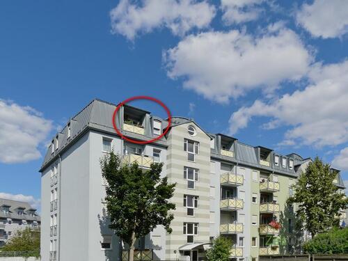 Außenansicht mit Markierung - (12536_02) MGN: helle Singlewohnung mit Aufzug, Laminatböden und sonnigem Balkon zur Westseite, Service inkl.