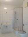 großes Bad mit Dusche - 