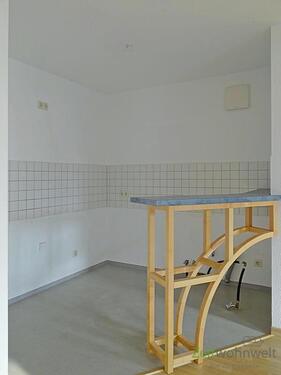 offene Küche am Wohnzimmer - 2 Zimmer Etagenwohnung zur Miete in Meiningen