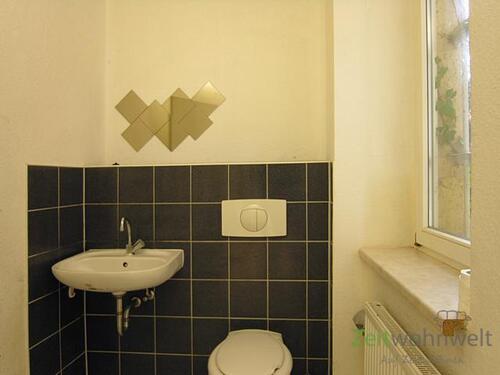 WC mit Fenster - Gewerbegrundstück in Meiningen zur Miete