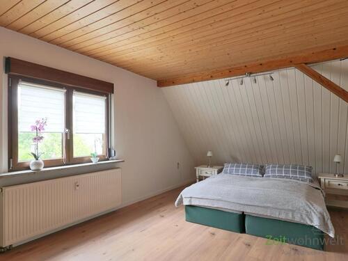 Blick ins Schlafzimmer - 
