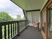 überdachter Balkon zum Garten - Etagenwohnung mit 76,00 m&sup2; in Chemnitz zur Miete