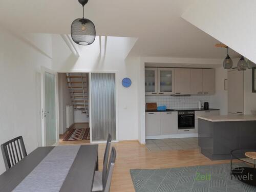 Blick vom Balkon ins Wohnzimmer - 3 Zimmer Etagenwohnung in Erfurt