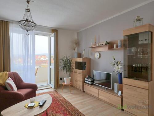 Balkon, Schrankwand und TV - 2 Zimmer Etagenwohnung zur Miete in Bad Berka