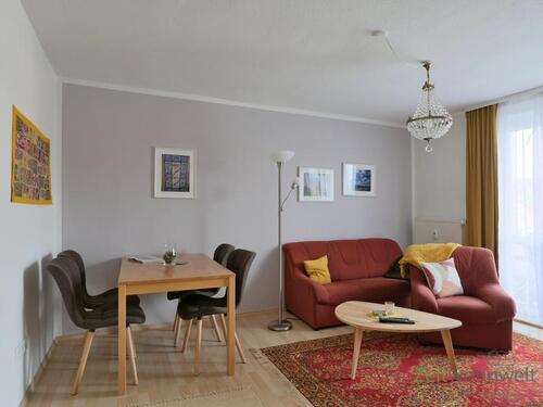 Blick ins Wohnzimmer - (EF1248_M) Weimar: Bad Berka, freundliche möblierte 2-Zimmer-Wohnung mit Balkon und PKW-Stellplatz