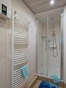 Dusche und Handtuchheizkörper - 