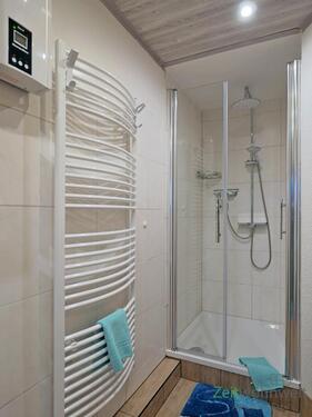 Dusche und Handtuchheizkörper - 