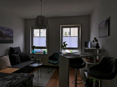 Blick ins Wohnzimmer - (EF1070_M) Dresden: Laubegast, preiswertes möbliertes 2-Zimmer-Apartment, TG-Stellplatz möglich