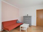 Schlafcouch und Kommode - 
