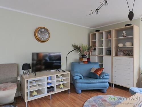 TV und Schrankwand - 2 Zimmer Etagenwohnung zur Miete in Wilkau-Haßlau