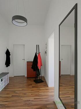 Wohnungsflur mit Garderobe - 