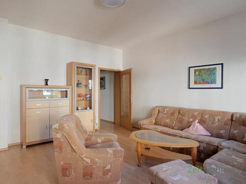 Blick ins Wohnzimmer - (EF0956_M) Zwickau: Pölbitz, neu möblierte Wohnung in ruhiger zentrumsnaher Nebenstraße, WLAN und Waschmaschine