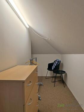 begehbare Abstellkammer mit Stauraum - 