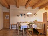 Esstisch mit Eckbank - 2 Zimmer Etagenwohnung in Ebersburg
