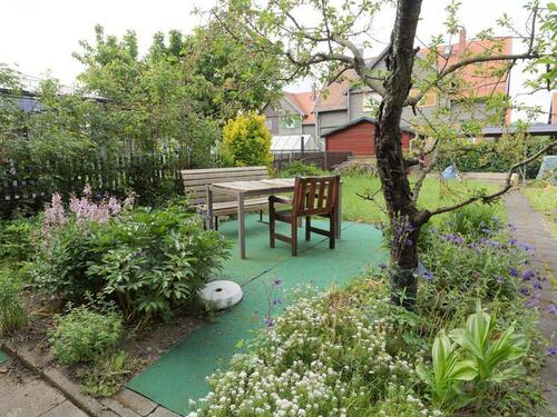 Sitzecke im Garten - 4 Zimmer Haus zur Miete in Dresden