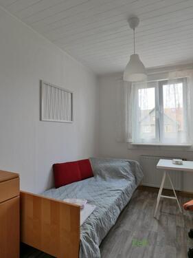 Einzelbett im Gästezimmer - 