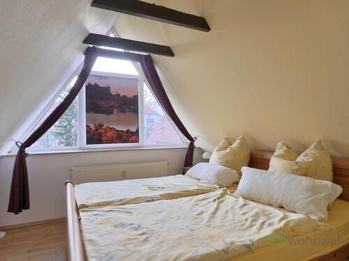 breites Doppelbett - 