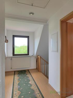 Flurblick zum Treppenaufgang - 