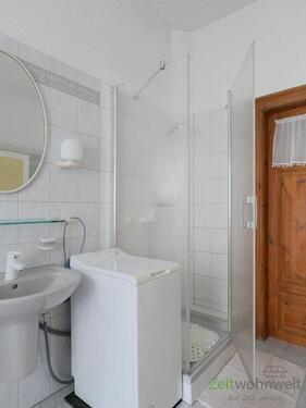 Waschmaschine und Dusche - 