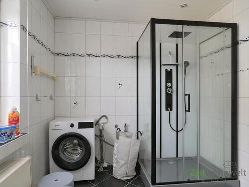 Dusche und Waschmaschine - 
